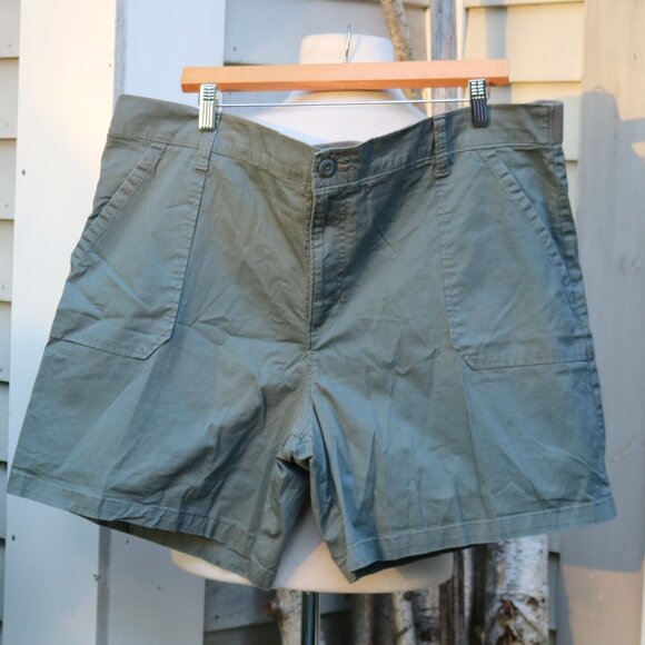 LEE Plus Size Army Green Stretch Cotton Blend Back Elastic Waist Classic Shorts - Picture 1 of 7